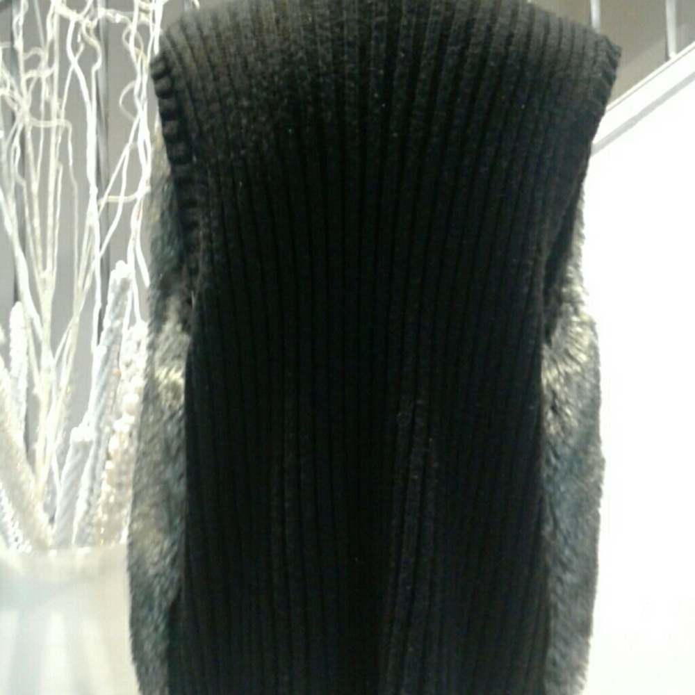 faux fur vest - Picture 2 of 3